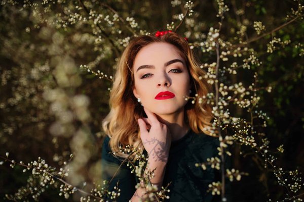 Comment composer une tenue élégante pour un entretien d'embauche dans le domaine de la création ?