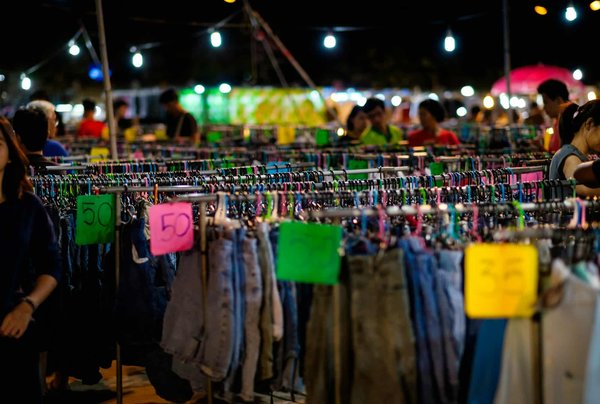 Bien habiller ses enfants avec des vêtements de seconde main, c'est possible avec Billie Blush !